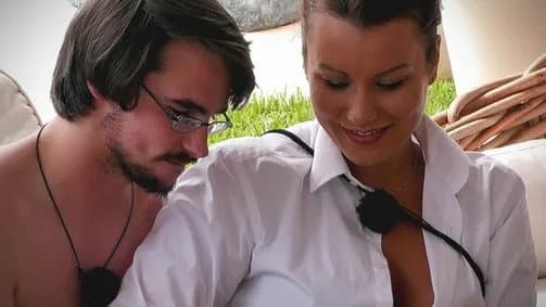 Beauty & The Nerd 2x3